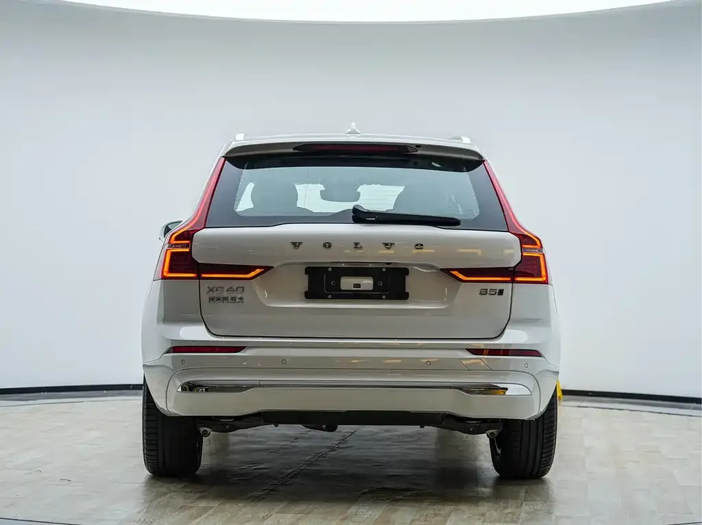 Volvo XC60 — фото 2