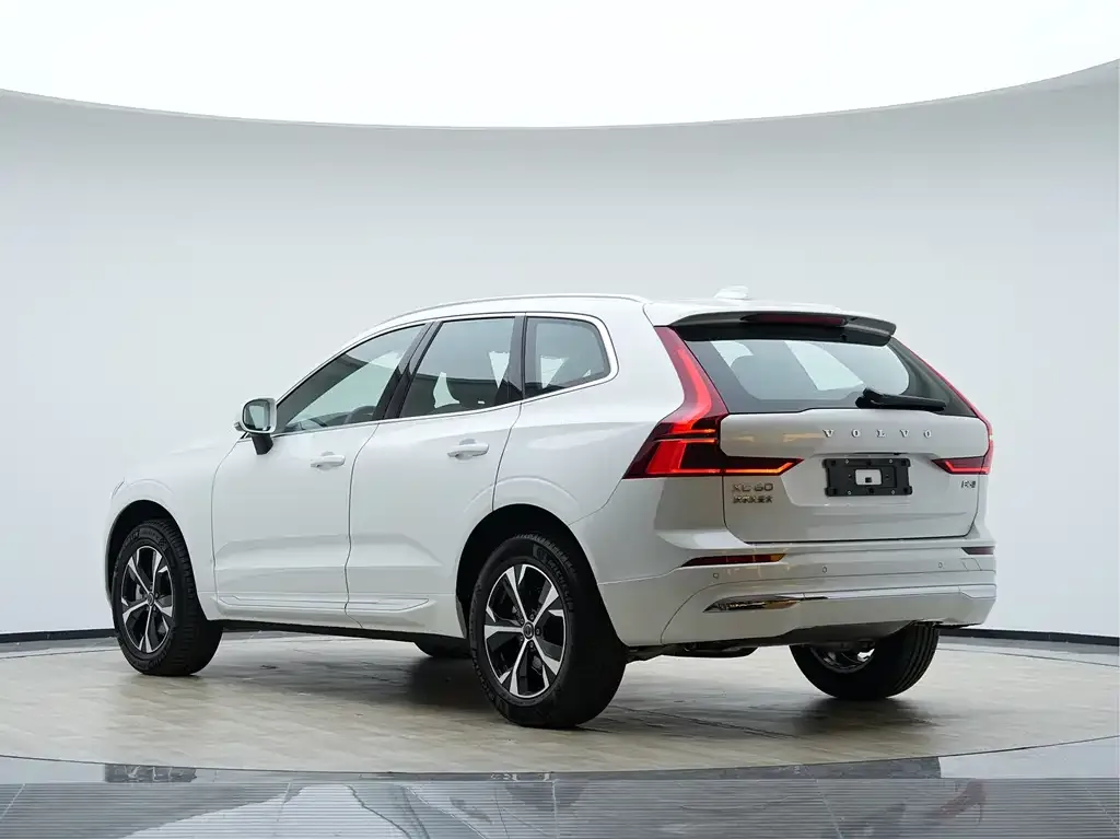 Volvo XC60 — фото 7