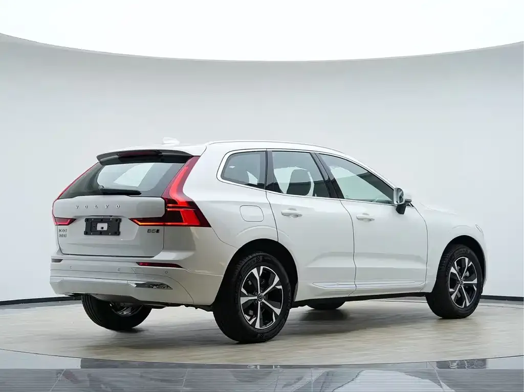 Volvo XC60 — фото 6