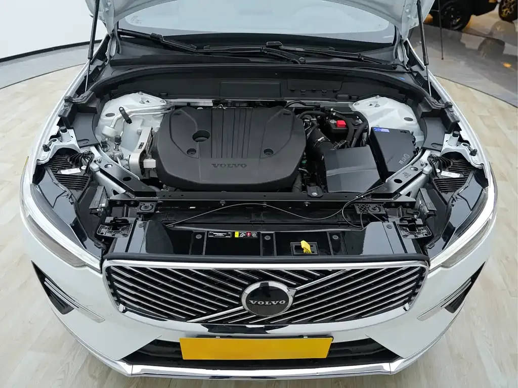 Volvo XC60 — фото 10