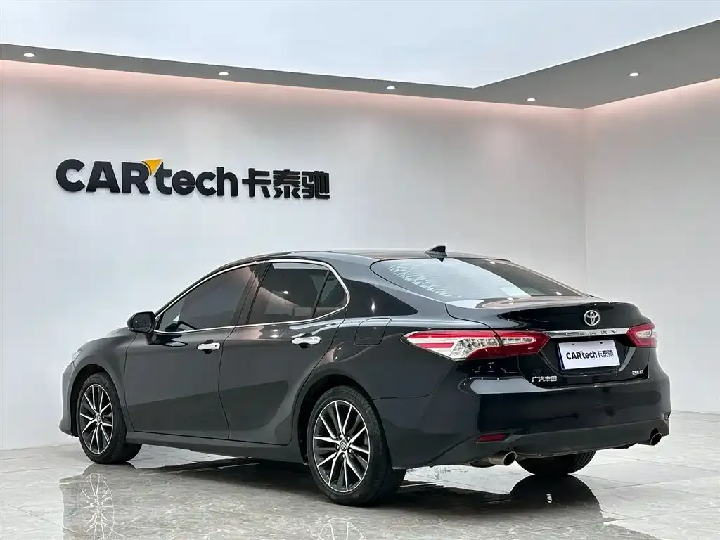 Toyota Camry — фото 9