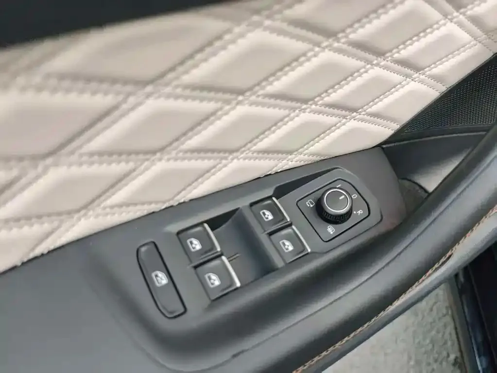 Volkswagen Magotan 2023 из CN, фото 2