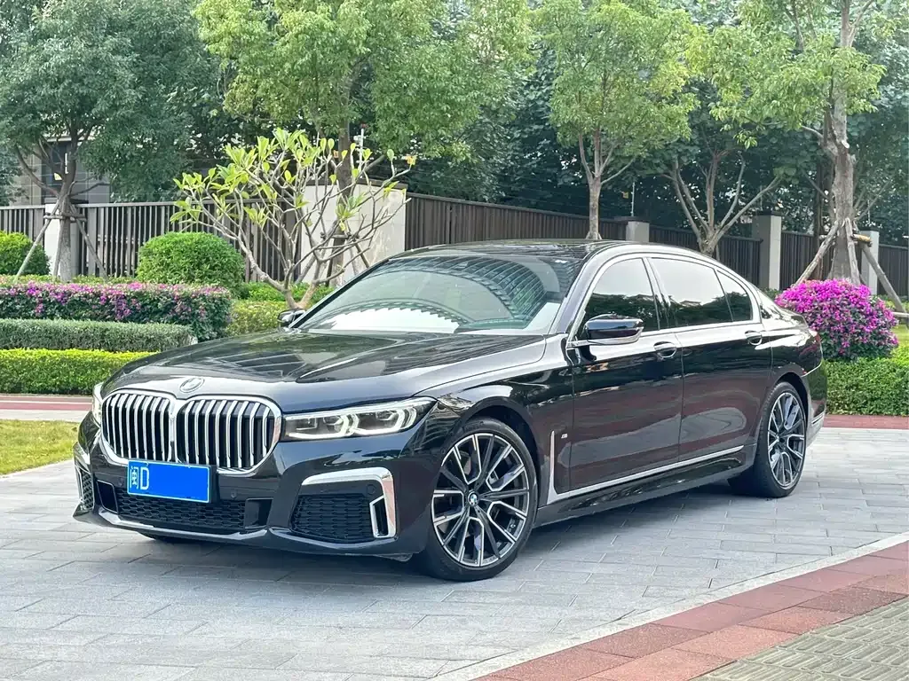 BMW 7 Series — фото 1