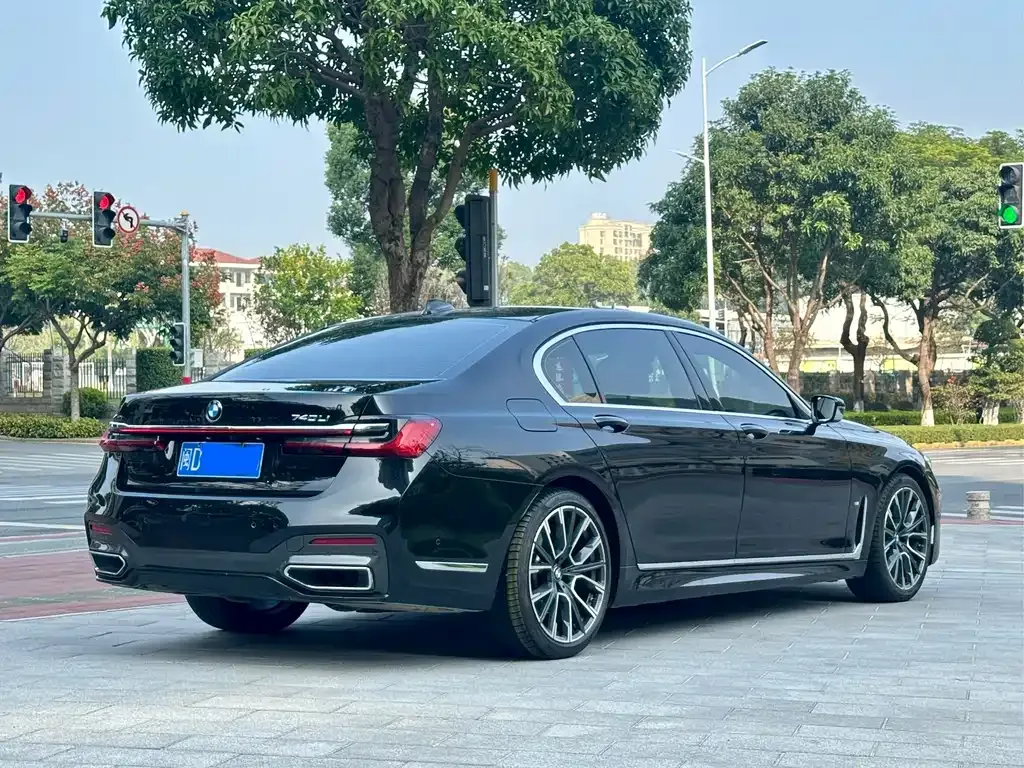 BMW 7 Series — фото 6