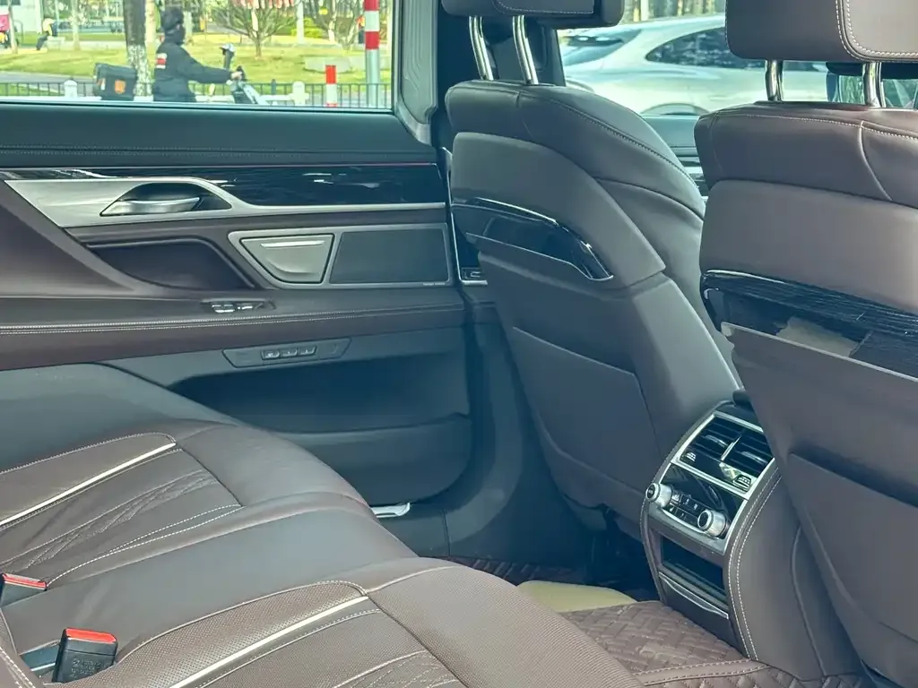BMW 7 Series — фото 2
