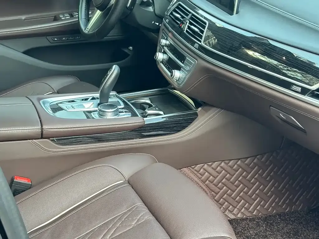 BMW 7 Series — фото 4