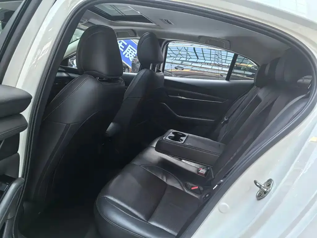 Mazda 3 Axela 2022 из CN, фото 2