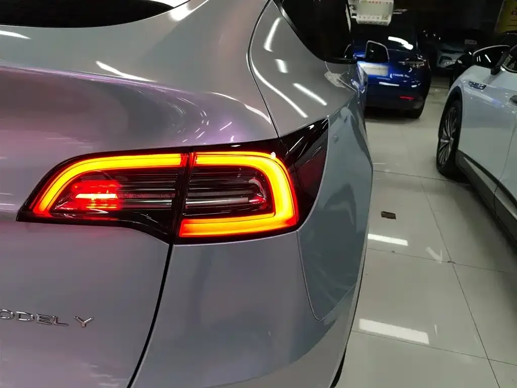 Tesla Model Y — фото 8