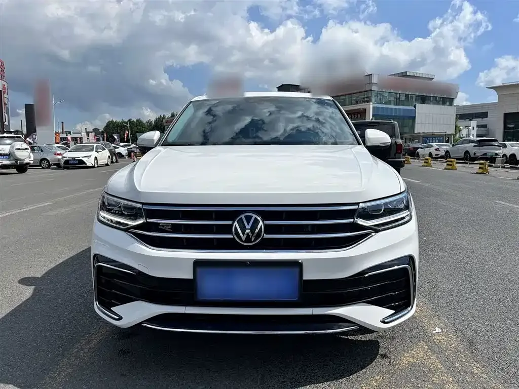 Volkswagen Tiguan L — фото 4