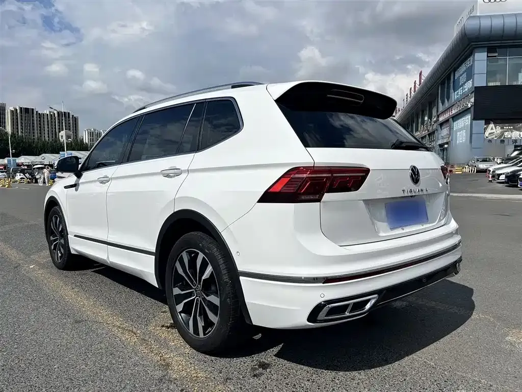 Volkswagen Tiguan L — фото 6