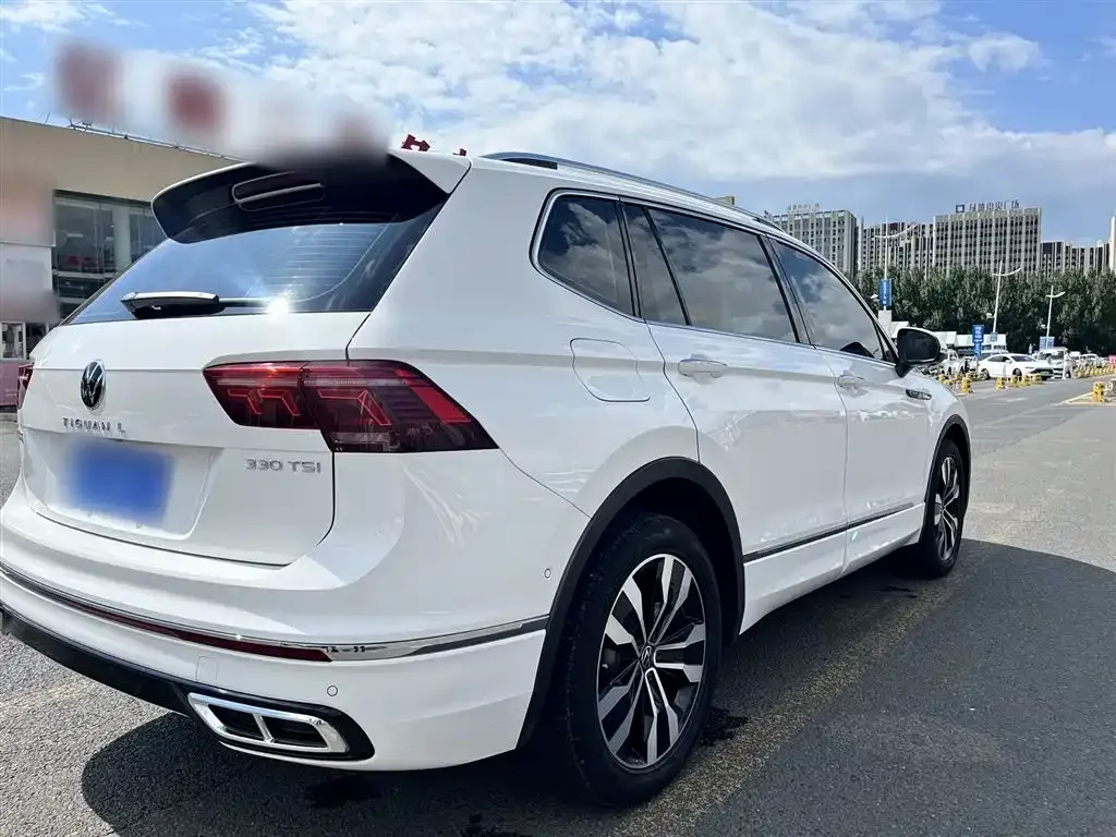 Volkswagen Tiguan L — фото 8