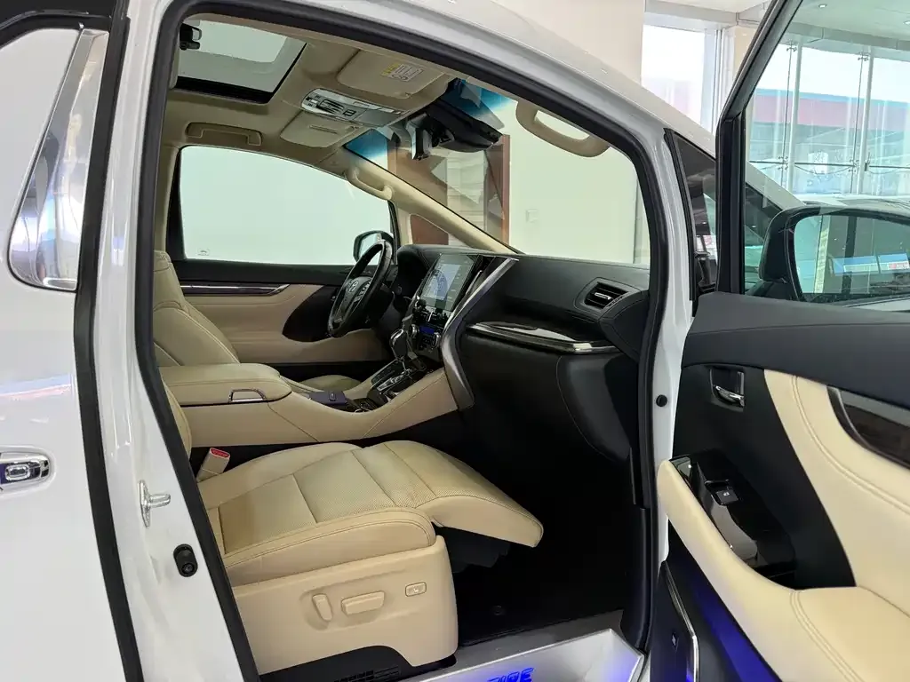 Toyota Vellfire 2021 из CN, фото 6