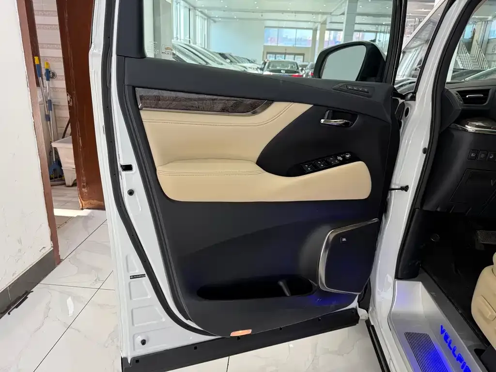 Toyota Vellfire 2021 из CN, фото 3