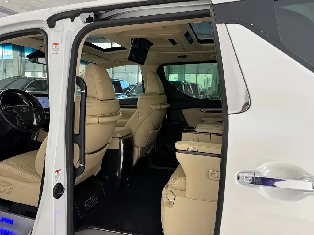 Toyota Vellfire 2021 из CN, фото 7