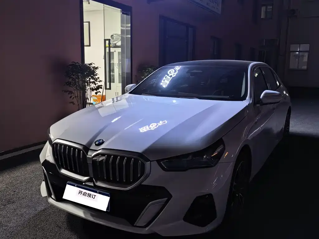BMW 5 Series — фото 1