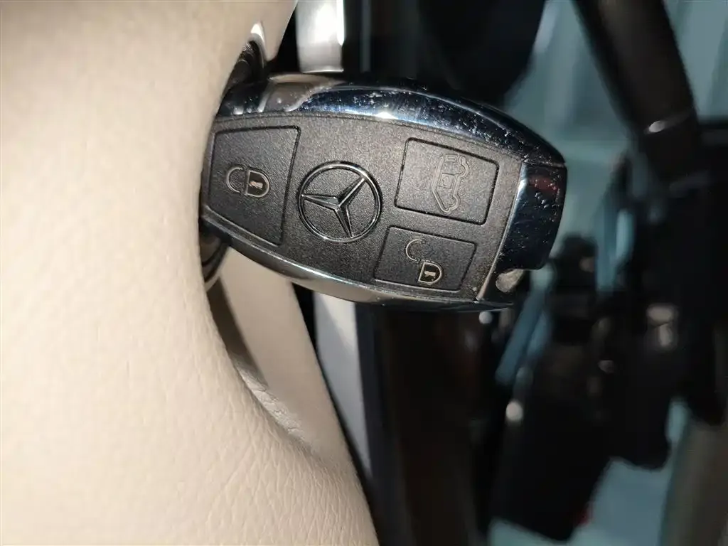 Mercedes-Benz V-Class 2023 из CN, фото 2
