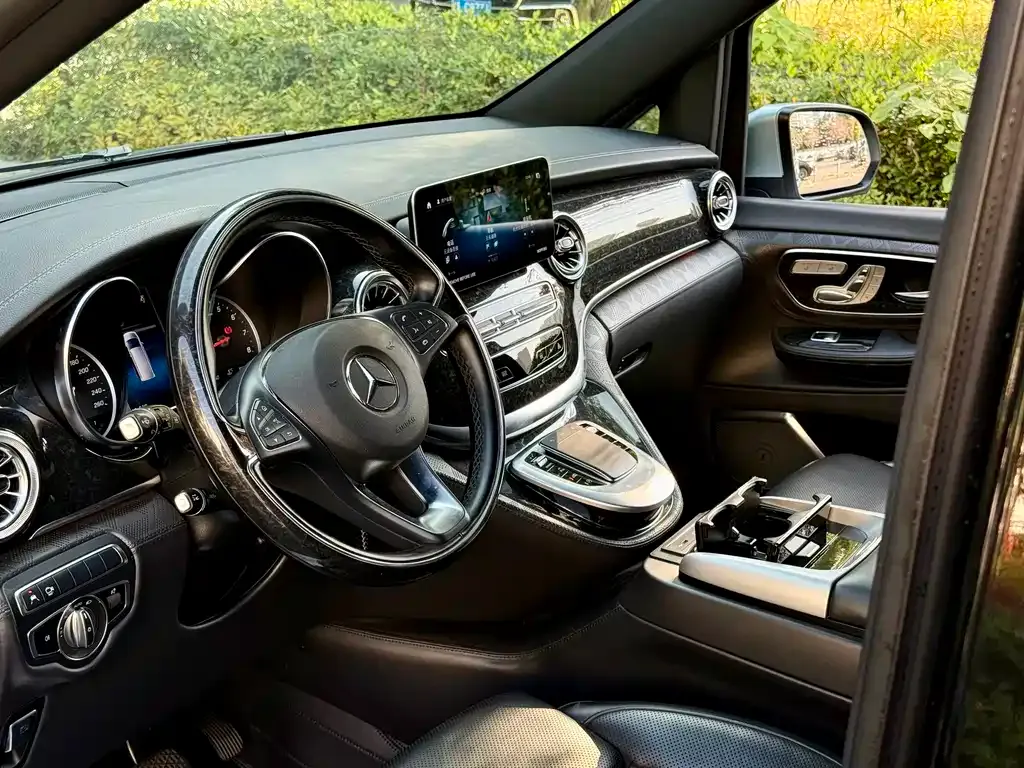 Mercedes-Benz V-Class 2023 из CN, фото 5