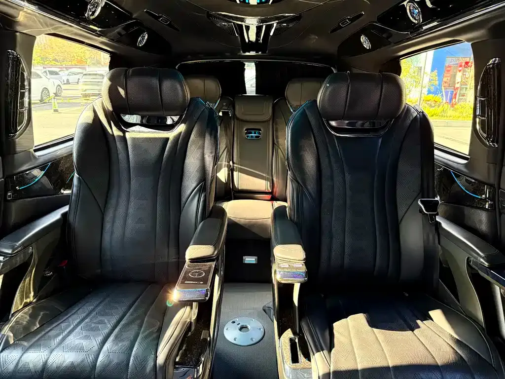 Mercedes-Benz V-Class 2023 из CN, фото 8