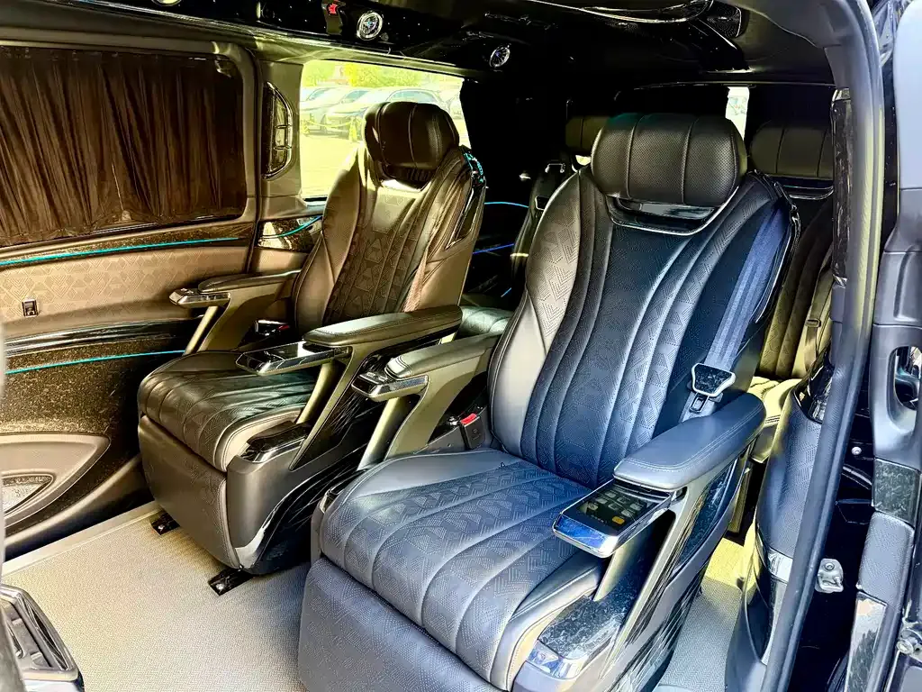 Mercedes-Benz V-Class 2023 из CN, фото 6