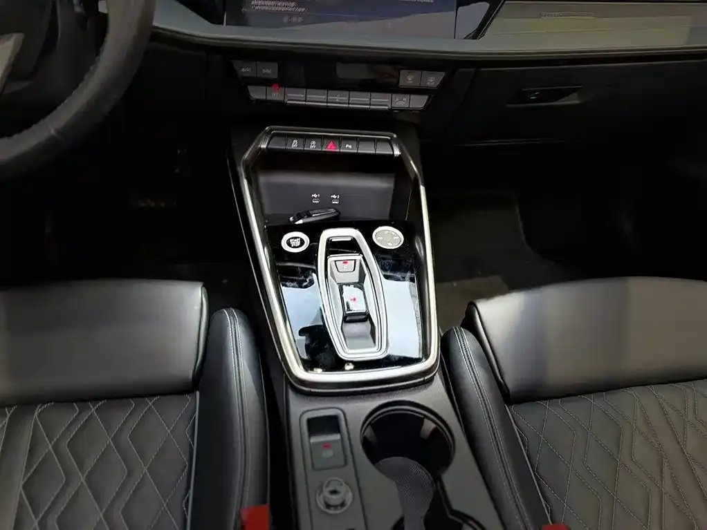 Audi A3 2024 из CN, фото 10