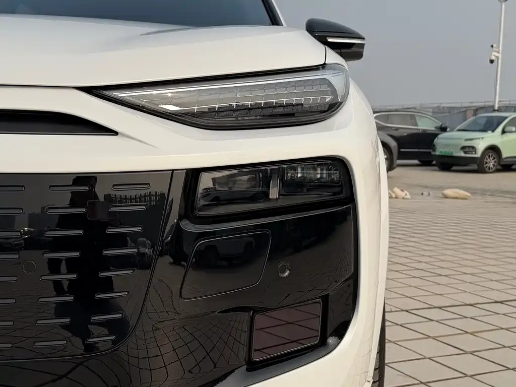 Audi Q6L e-tron — фото 2