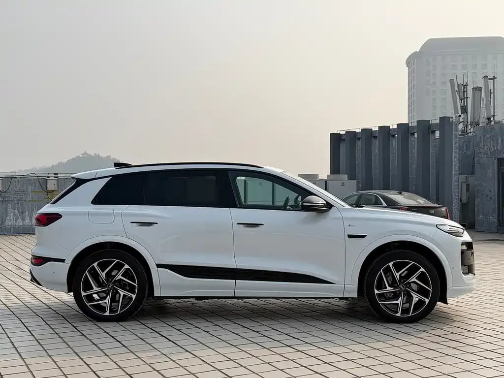 Audi Q6L e-tron — фото 4