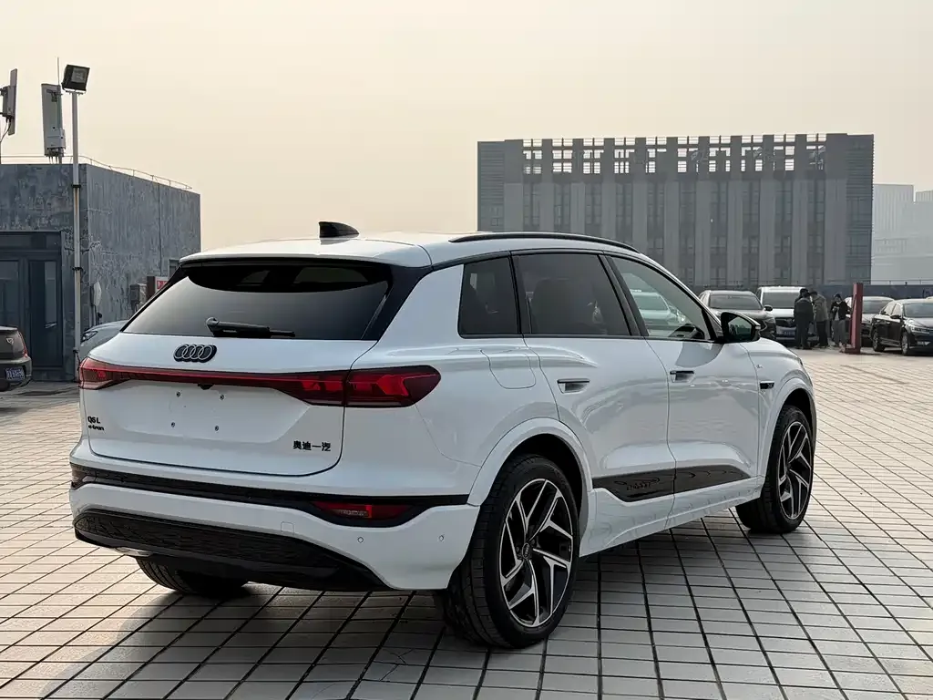 Audi Q6L e-tron — фото 8