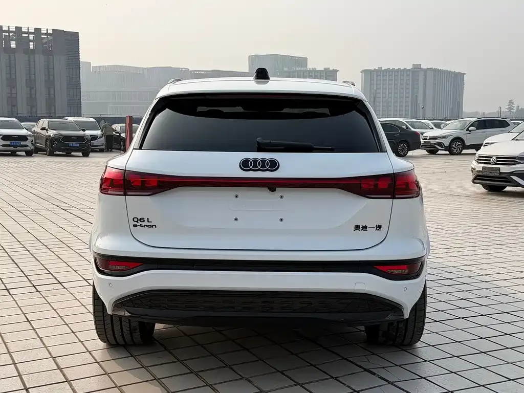 Audi Q6L e-tron — фото 3