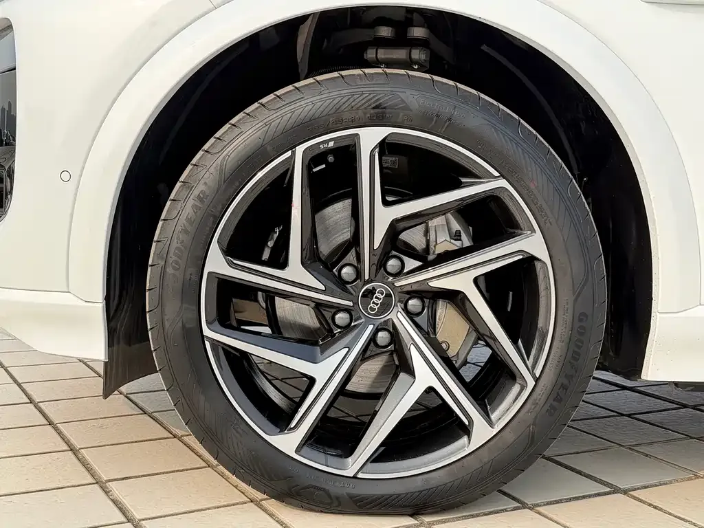 Audi Q6L e-tron — фото 10