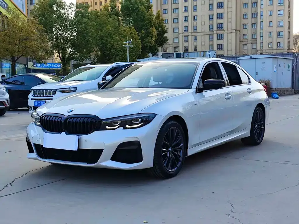 BMW 3 Series 2022 из CN, фото 1