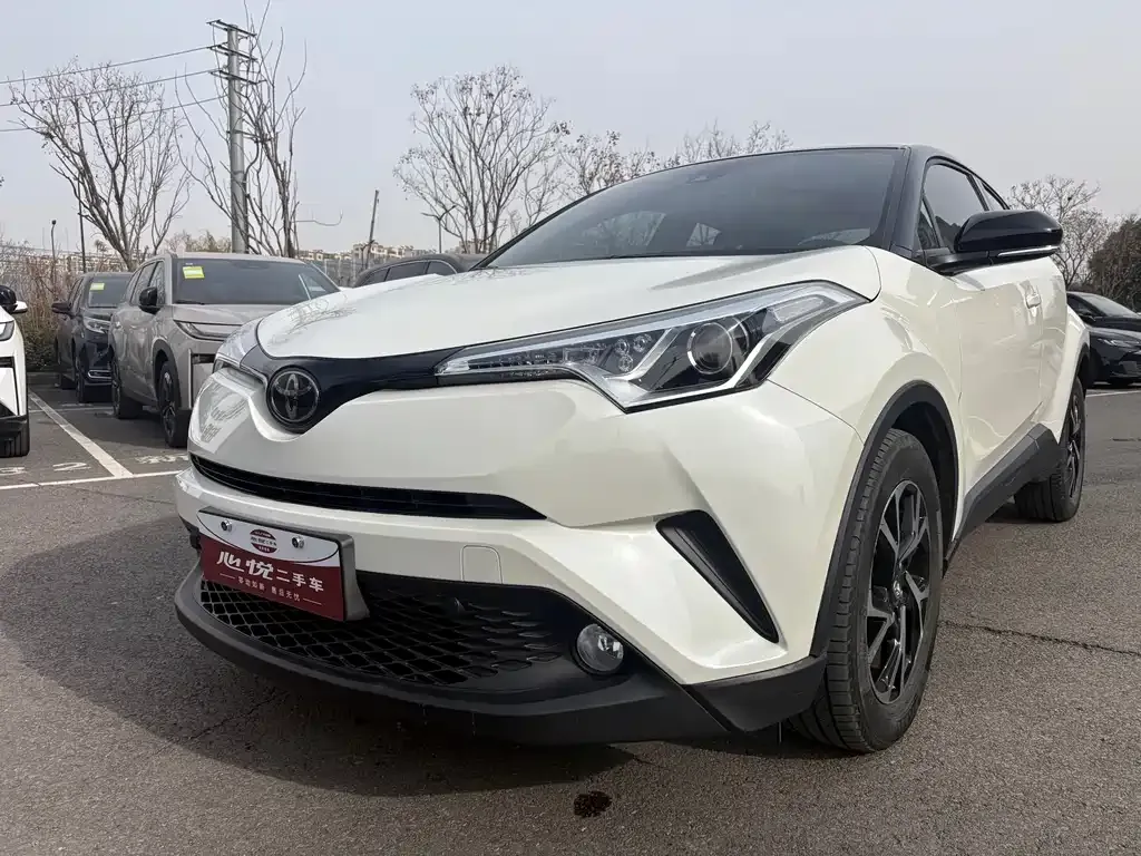 Toyota C-HR — фото 1