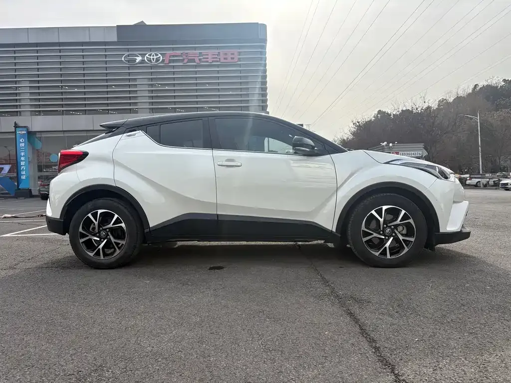Toyota C-HR — фото 8