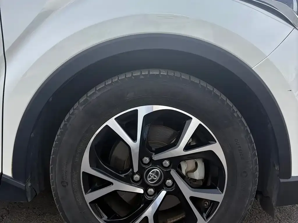 Toyota C-HR — фото 2