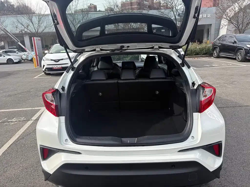 Toyota C-HR — фото 9
