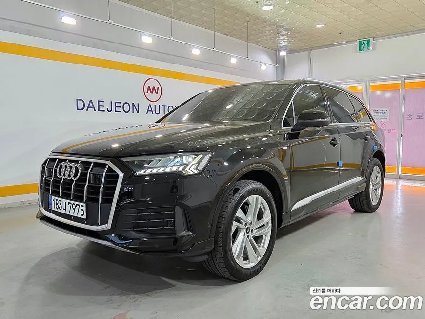 Audi Q7 — фото 1
