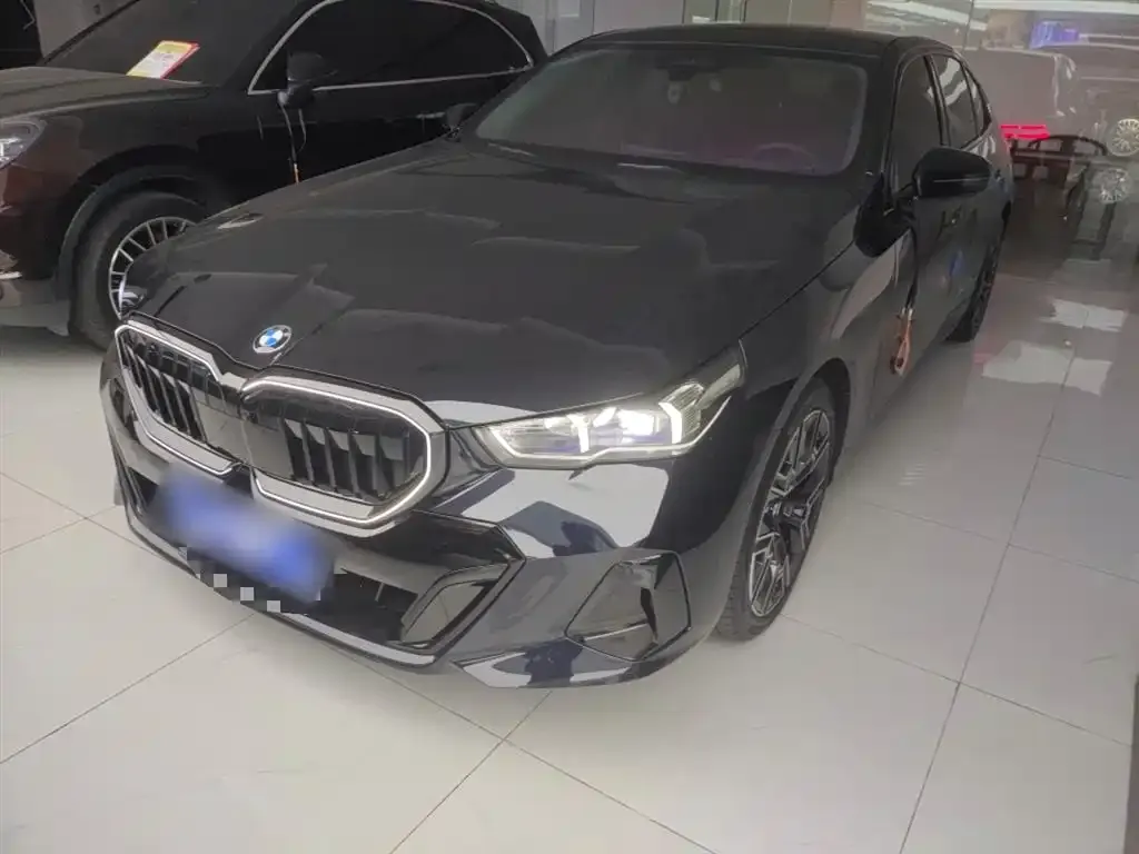 BMW 5 Series 2025 из CN, фото 3