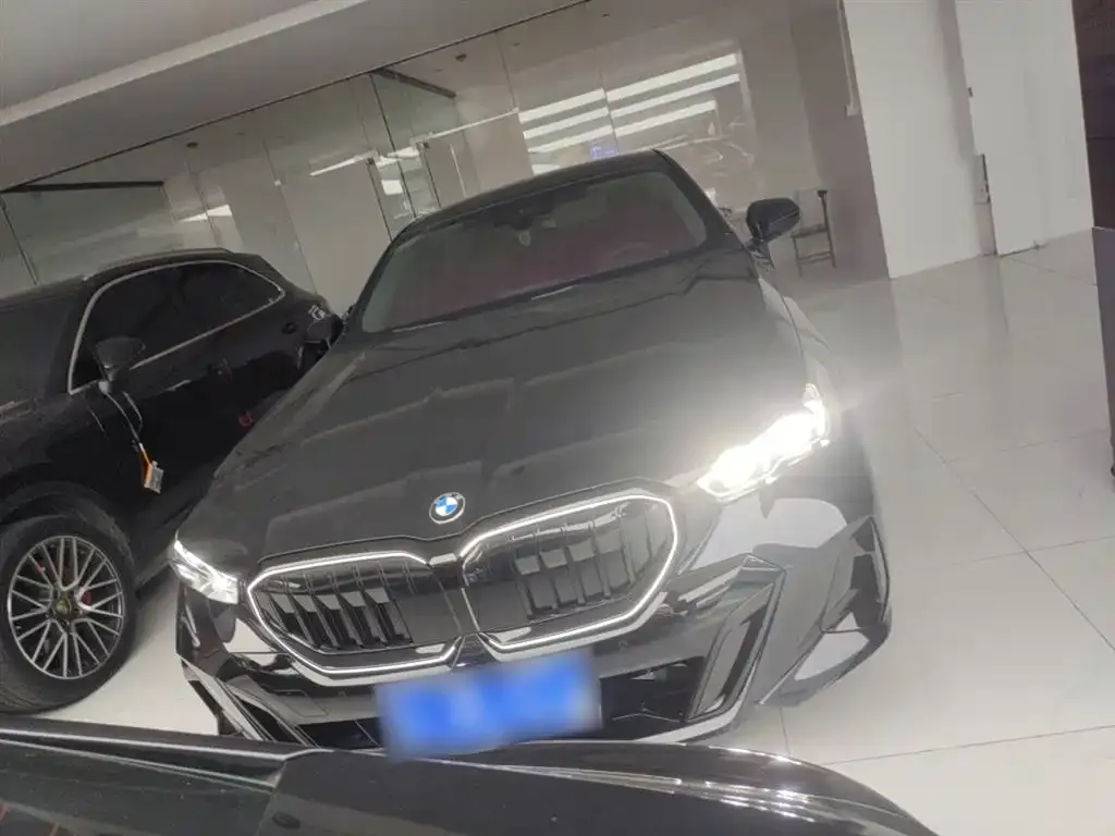 BMW 5 Series 2025 из CN, фото 9