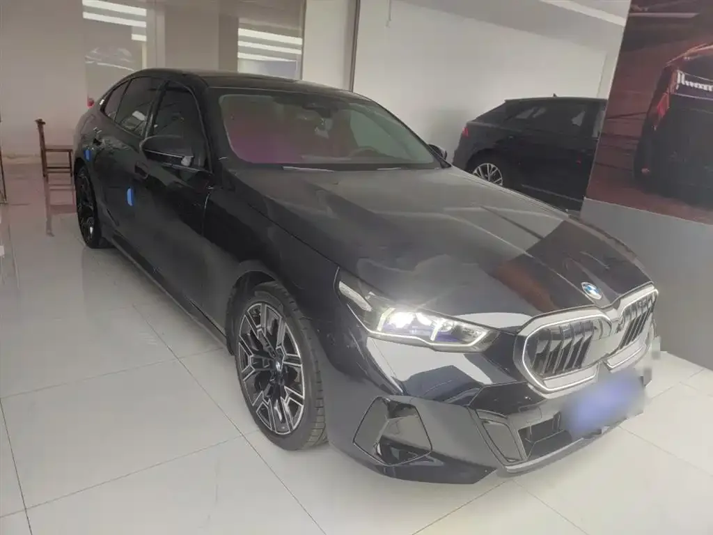 BMW 5 Series 2025 из CN, фото 4