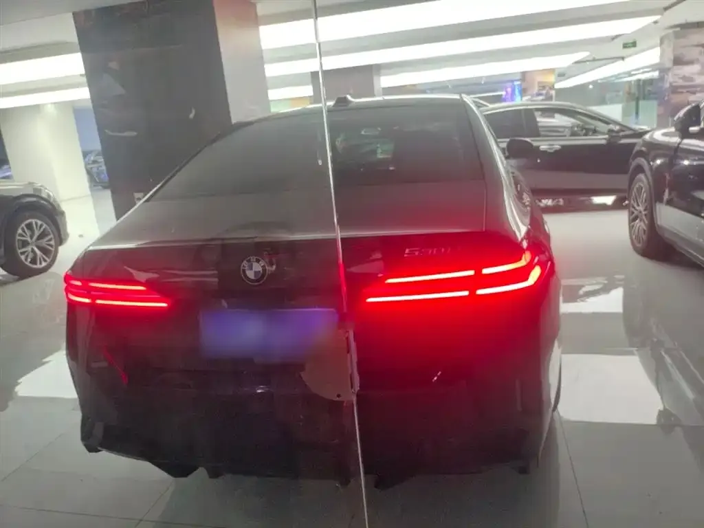 BMW 5 Series 2025 из CN, фото 5
