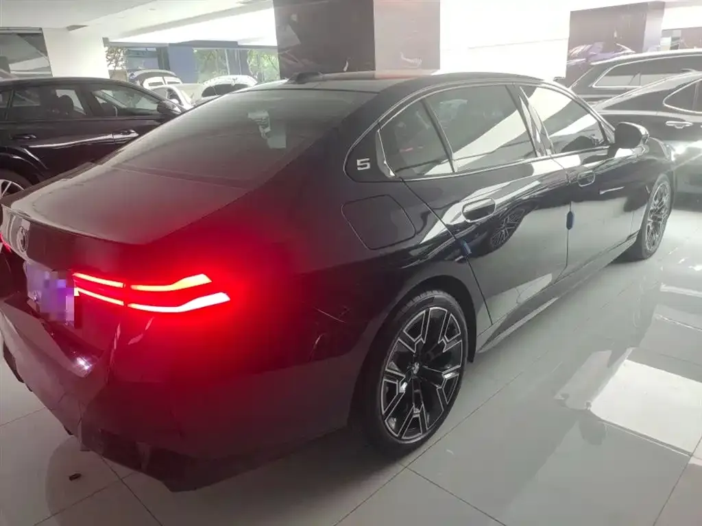 BMW 5 Series 2025 из CN, фото 7