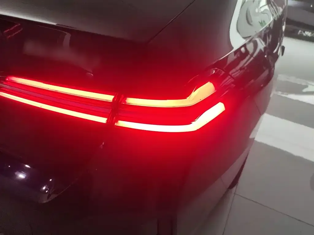 BMW 5 Series 2025 из CN, фото 2