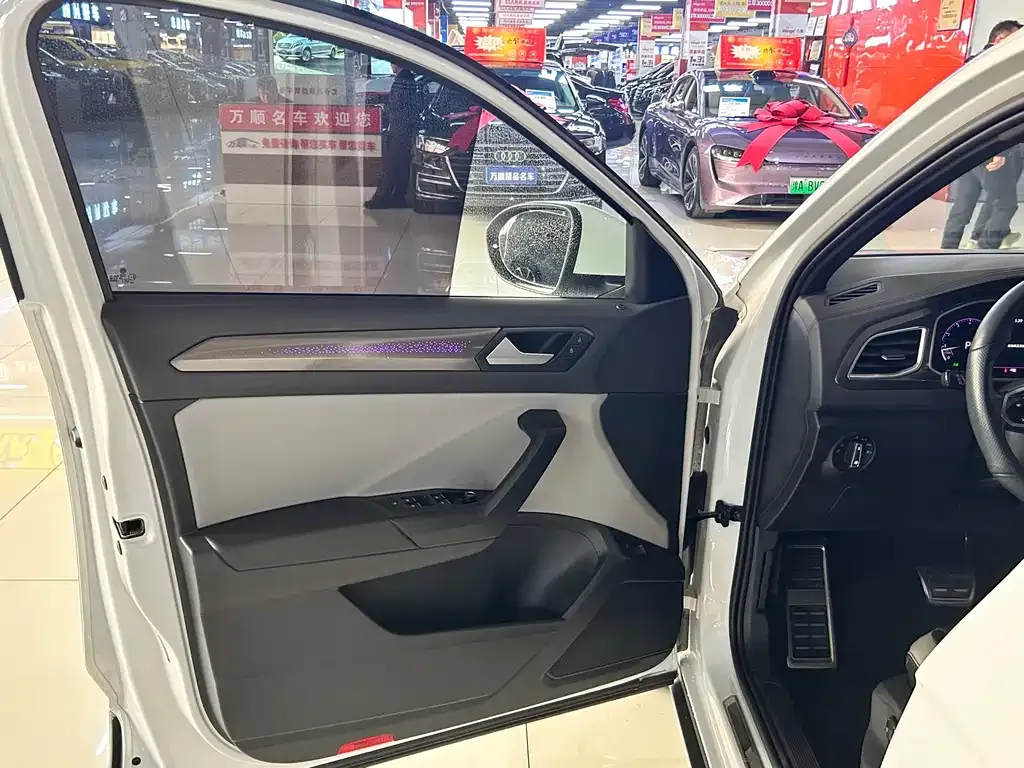 Volkswagen T-Roc 2024 из CN, фото 8