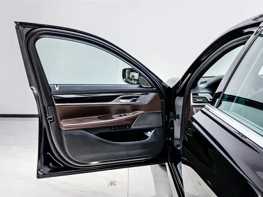 BMW 7 Series 2021 из CN, фото 5