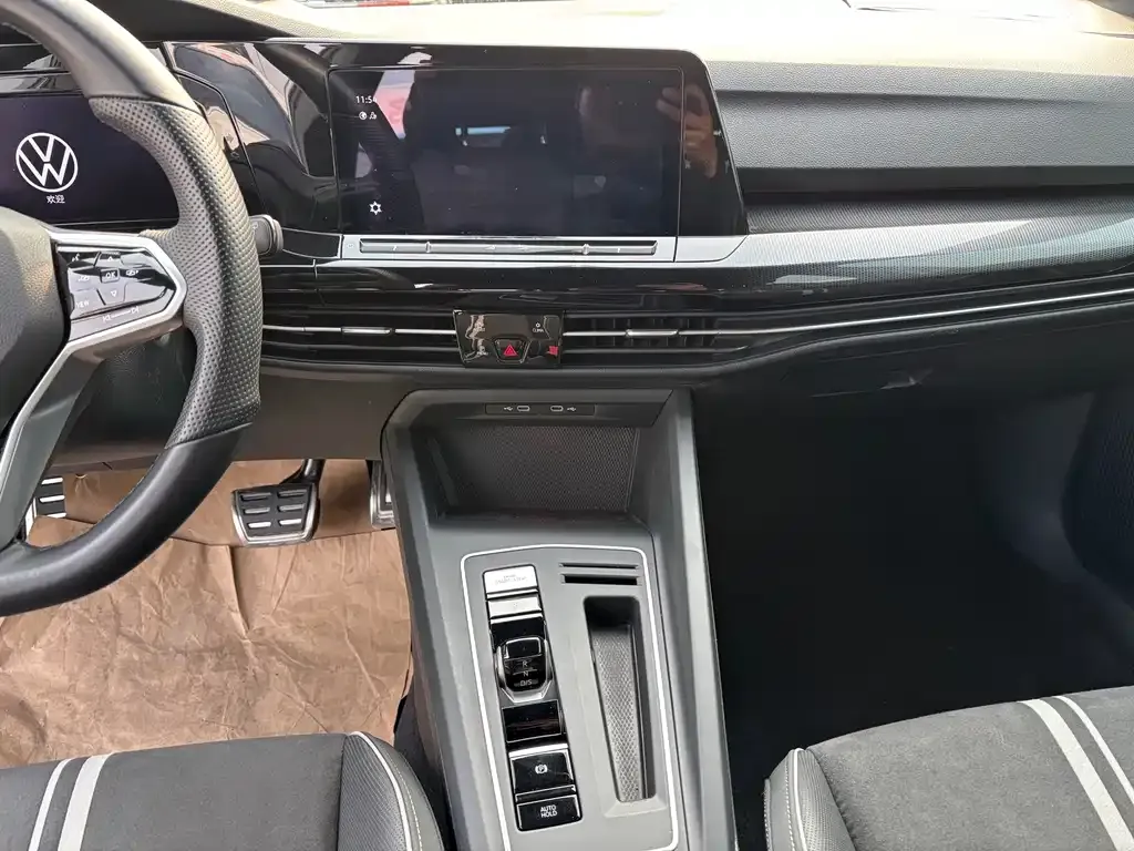 Volkswagen Golf 2021 из CN, фото 2