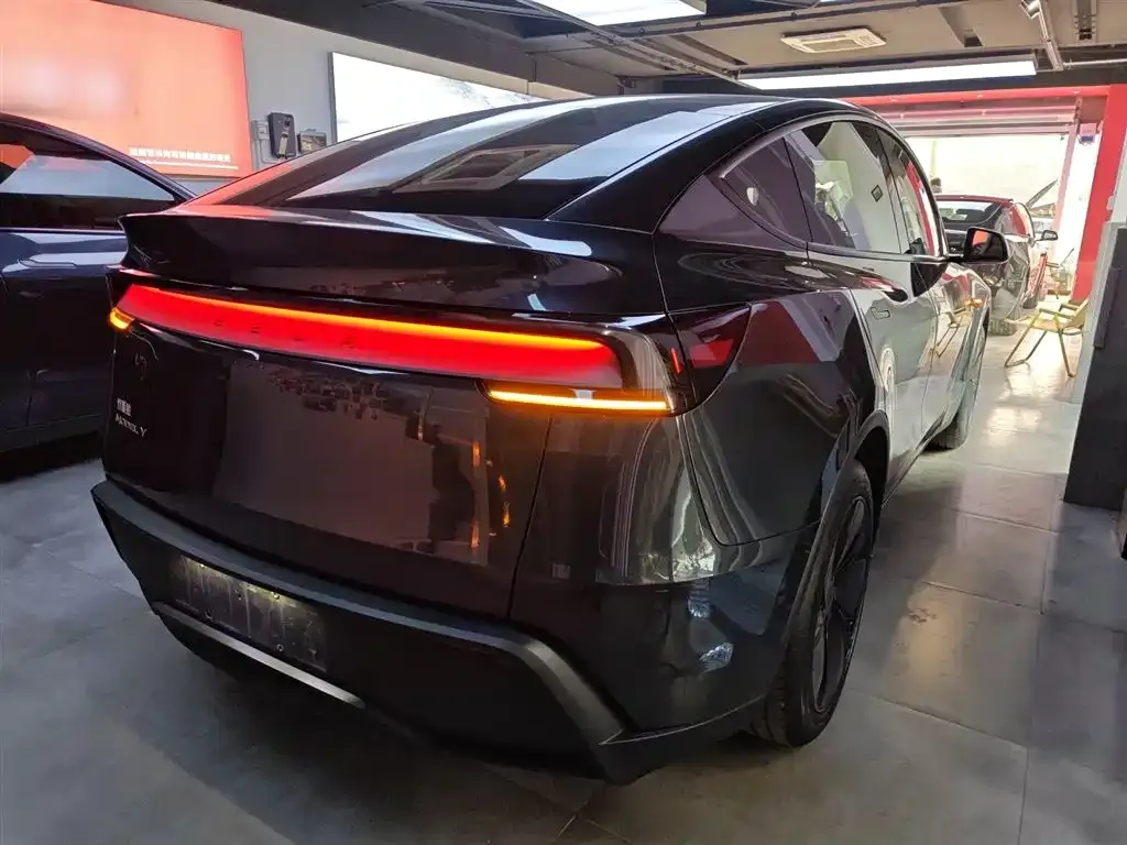 Tesla Model Y 2025 из CN, фото 4