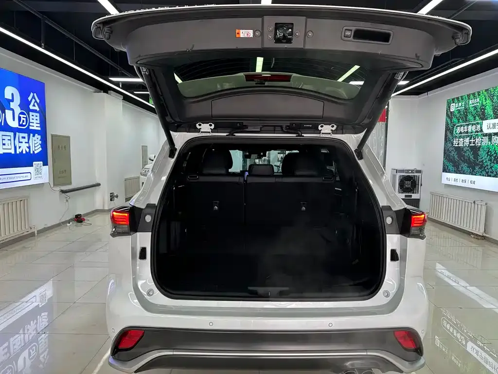 Toyota Crown Kluger 2024 из CN, фото 3