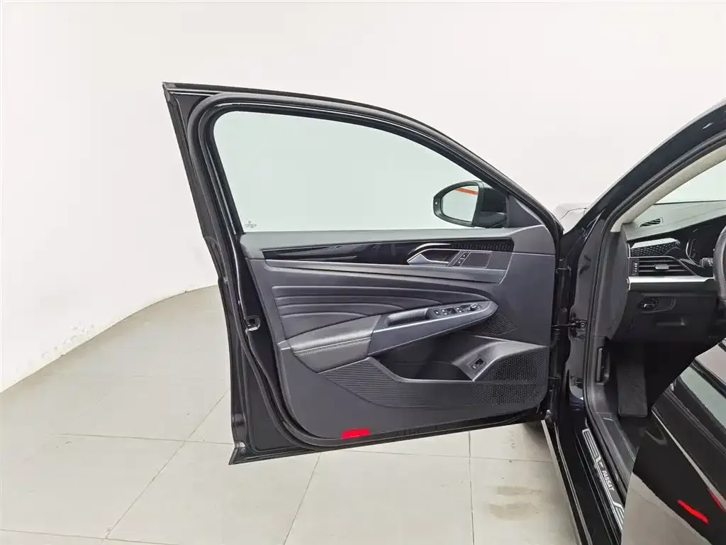 Volkswagen Passat 2023 из CN, фото 8
