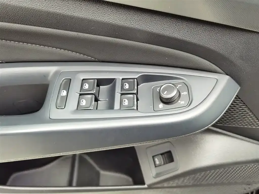 Volkswagen Passat 2023 из CN, фото 9
