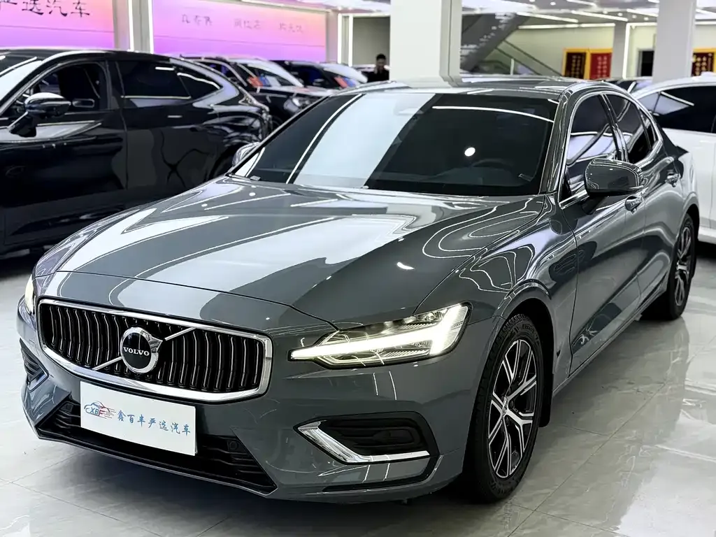 Volvo S60 2023 из CN, фото 1