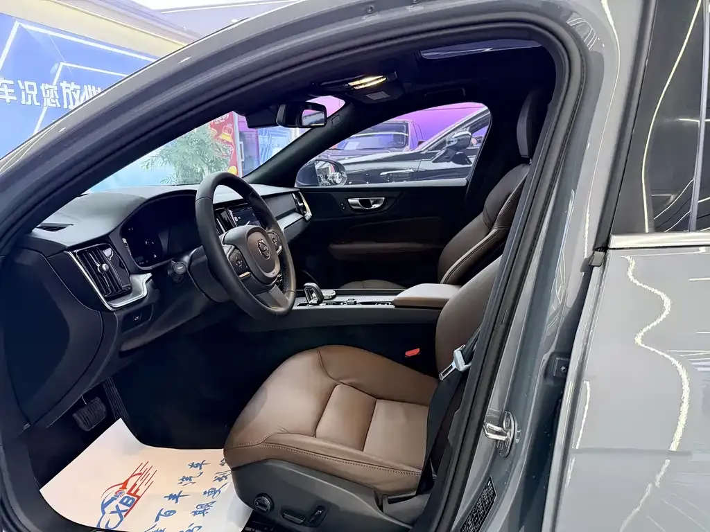 Volvo S60 2023 из CN, фото 8